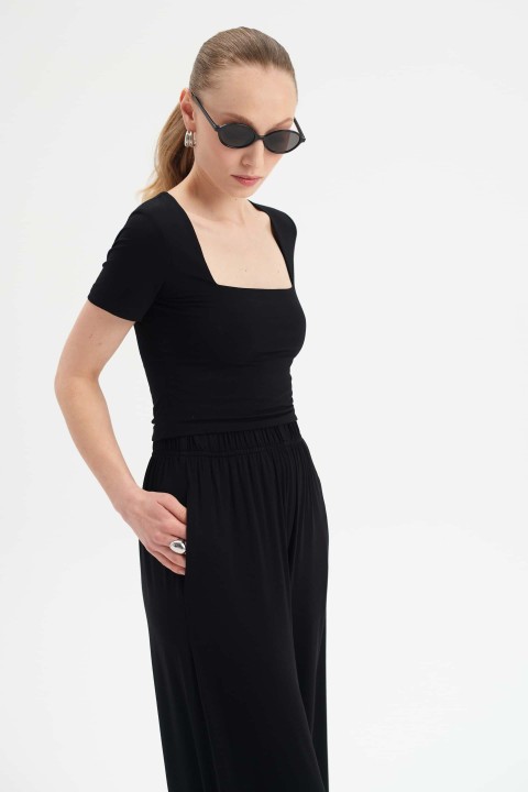 meer. NECK SLIT SHEER TOP メーア　黒 NECK SLIT SHEER TOP /CHARCOAL A536 - MEER.