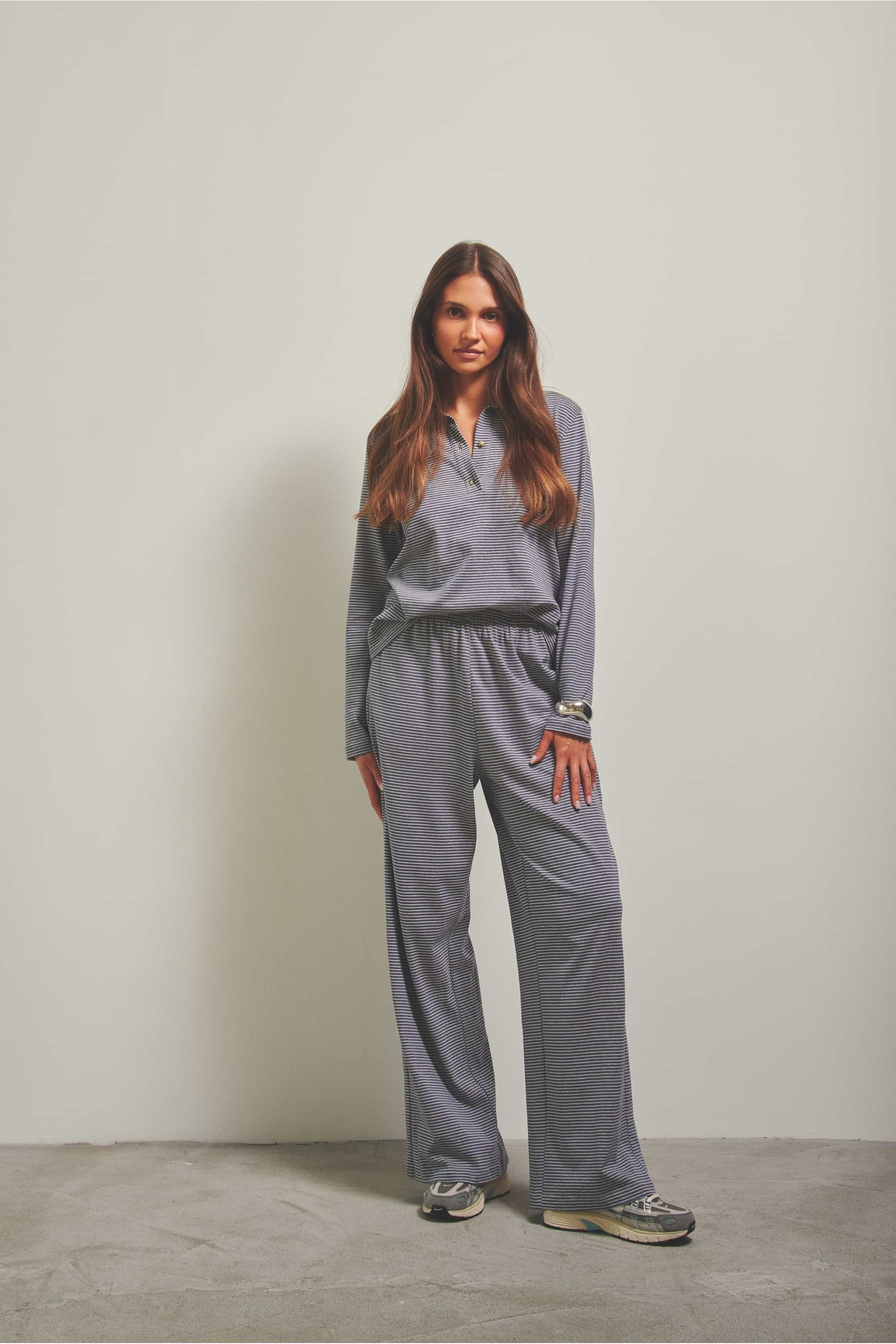 raynaです REHINA NAVY STRIPES