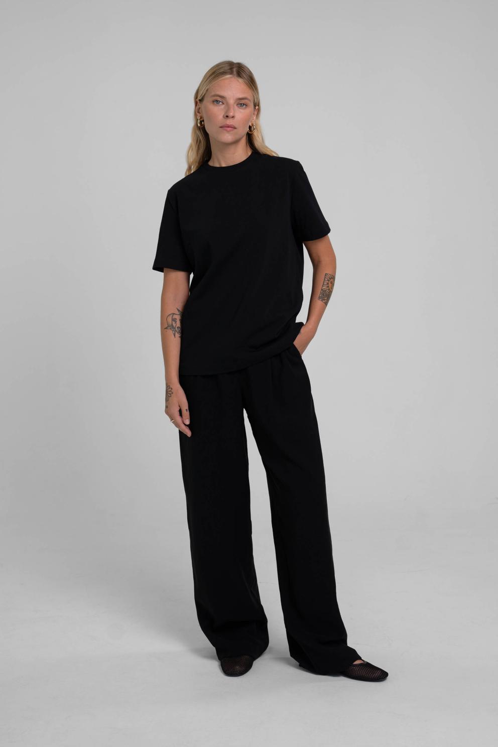 nägonstans layer-hem t-shirt black OVERSIZED PREMIUM TEE IN NOIR – The Hive Clothing