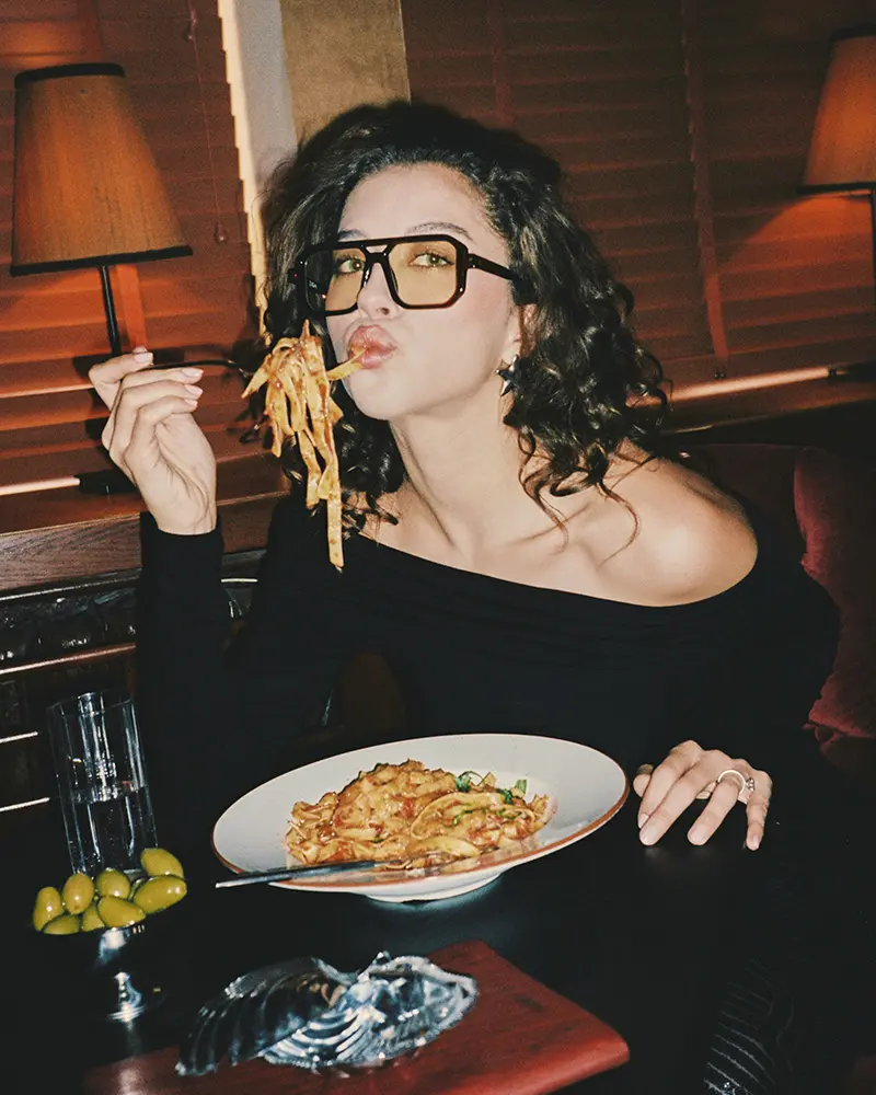 Czarna bluzka hiszpanka