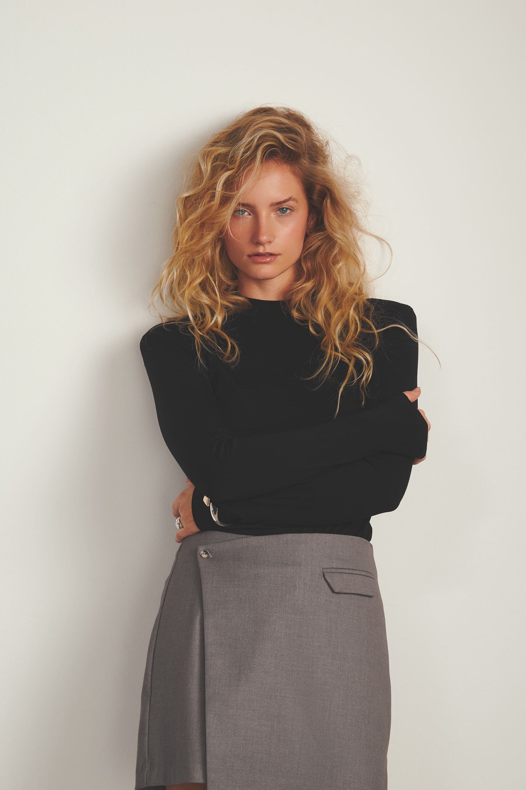 czarny longsleeve damski