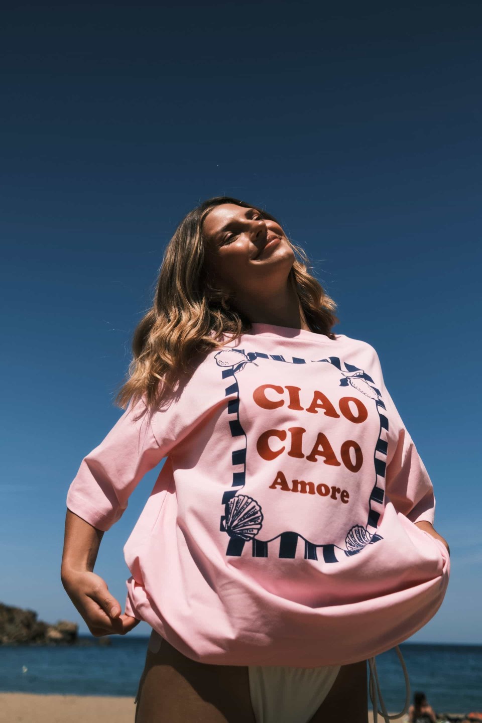 Różowy t-shirt z nadrukiem T-SHIRT OVERSIZE LIGHT PINK sklep NAREE